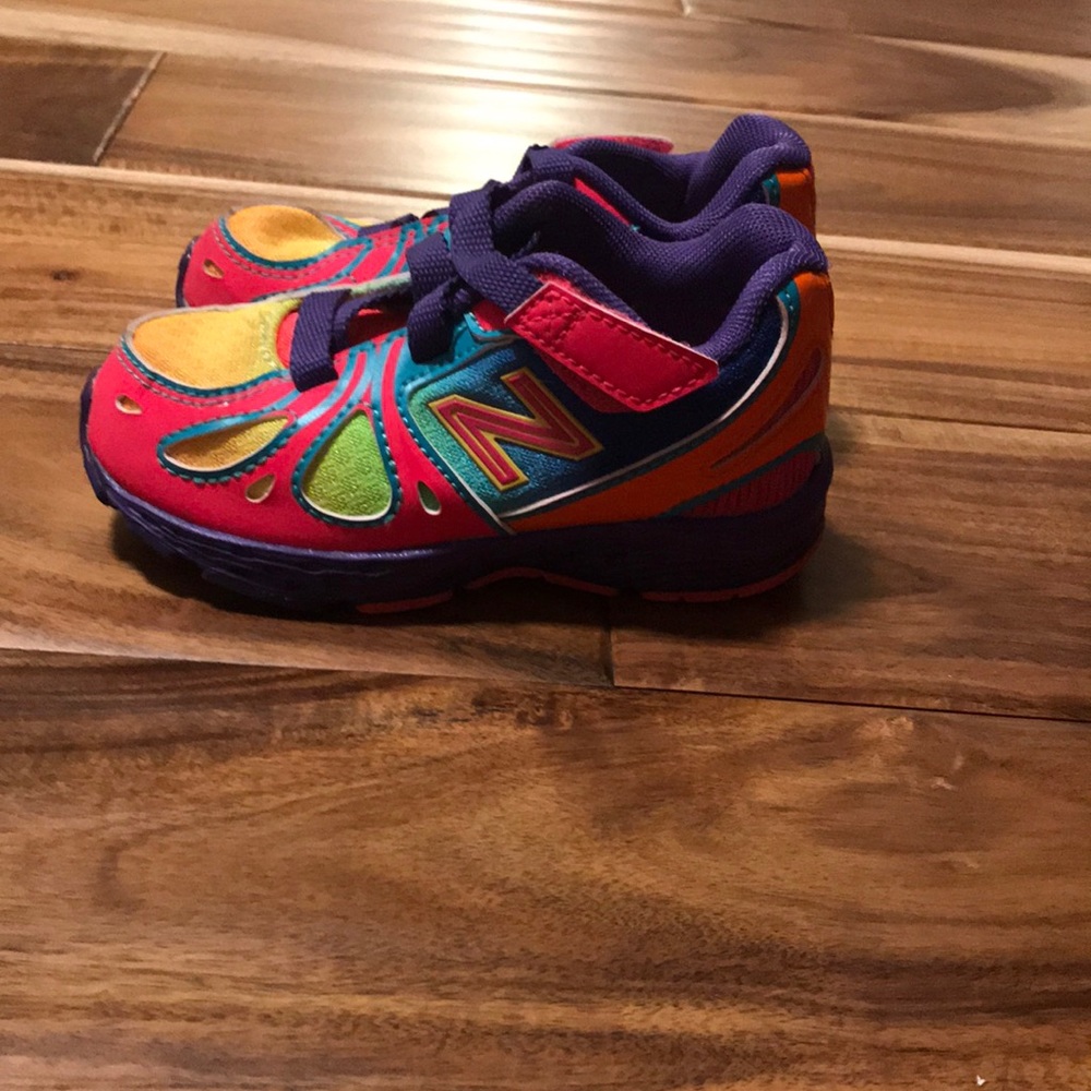 Little girls size 7 new balance tennis shoe